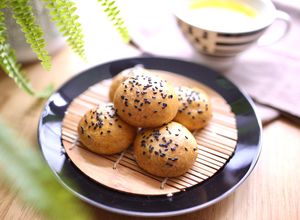 Hình của món 💚 Bánh Nướng Bí Đỏ & Bột Mì Nguyên Cám Nhân Phô Mai.