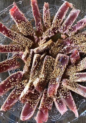 Une photo de Carpaccio de thon mi-cuit