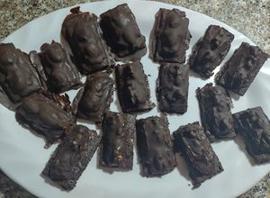Una foto de ~Barritas de choco y dulce de leche keto~ 🍫
