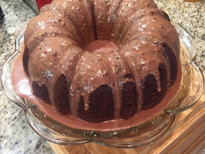 Easy Ways Prepare Recipes Chocolate Cake with Chocolate Glaze the  Makes Drooling Perfect.