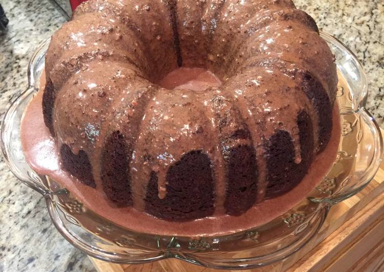 How to Make Favorite Chocolate Cake with Chocolate Glaze