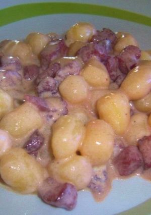 Foto di Chicchi di Patate con Pancetta Affumicata al Vino e Panna