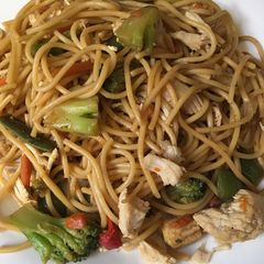 A picture of Chicken lo mein.