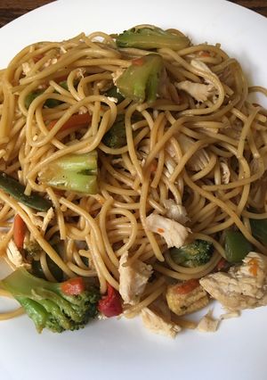 A picture of Chicken lo mein.
