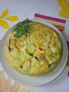 Una foto de Tortilla de calabacín con soja y curry