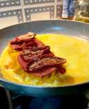 Omelette con zucca, affettato veg e pomodori secchi