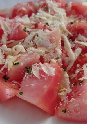 Una foto de Tomate mahón 🍅🧀