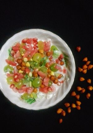 A picture of Chana and Fruits Raita.