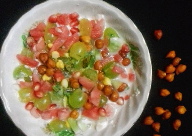 Steps to Prepare Perfect Chana and Fruits Raita