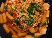 Gambar toppoki pake mie ramen