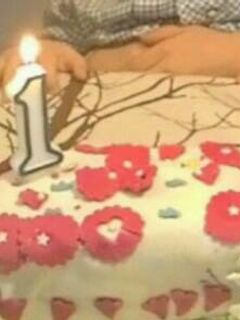 Una foto de Tarta de zanahoria y nueces con fondant
