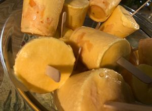 Una foto de Paletas de Melón con Crema