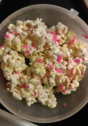 A picture of Salty sweet popcorn.