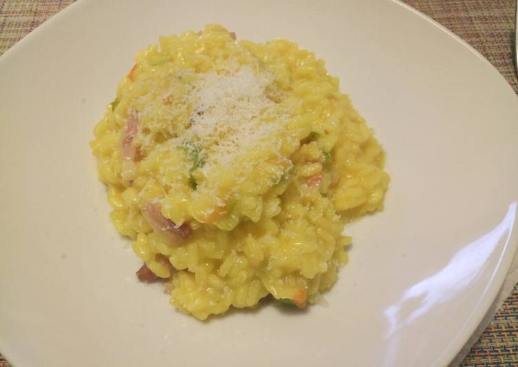 Recipe: Appetizing Saffron, zucchine (with flowers) and speck risotto