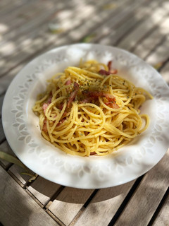 Una foto de Espaguetis con auténtica carbonara italiana ¡sin nata! 🇮🇹