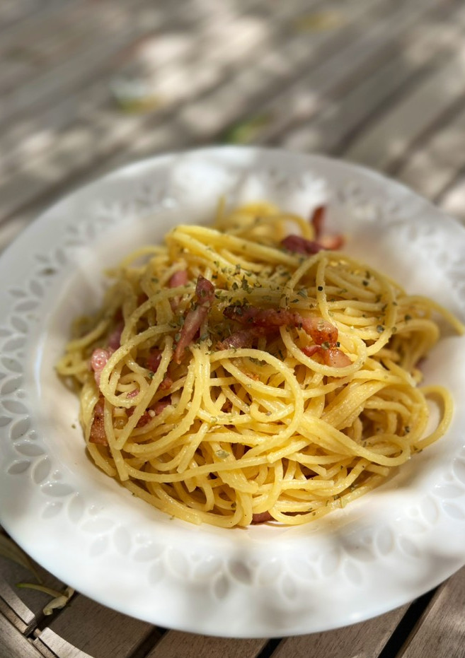 Una foto de Espaguetis con auténtica carbonara italiana ¡sin nata! 🇮🇹