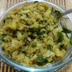 A picture of Kanda Batata Poha (Flattened Rice).