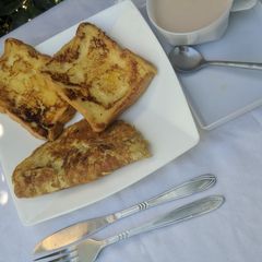 A picture of French toast, omelette and tea.