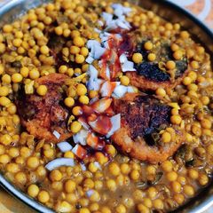 A picture of Ragda Patties.