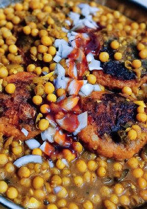 A picture of Ragda Patties.
