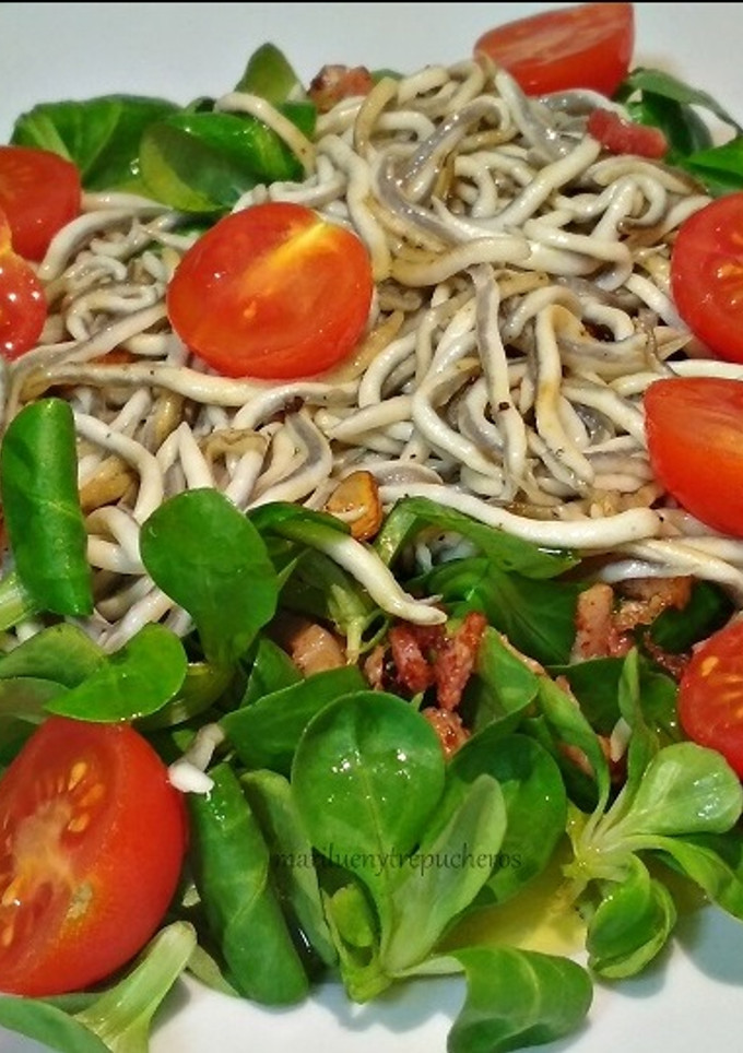Una foto de Ensalada templada de canónigos y gulas