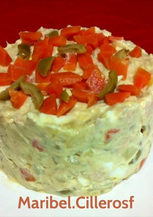 Una foto de Ensaladilla sencilla con mahonesa de aguacate