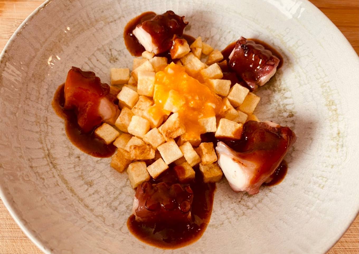Pulpo con salsa de pimentón de La Vera