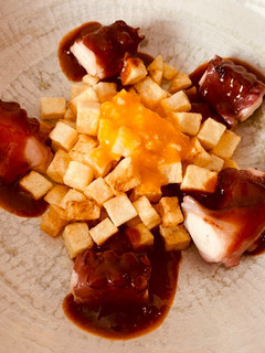 Una foto de Pulpo con salsa de pimentón de La Vera