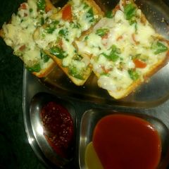 A picture of Bread Pizza.