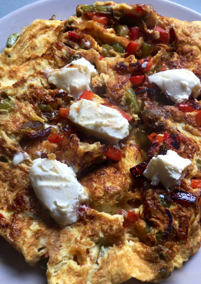 Una foto de Frittata de pimientos y queso de cabra