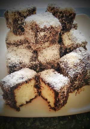 ল্যামিংটন (lamington recipe in Bengali) রেসিপির প্রধান ছবি