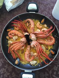 Una foto de Paella de marisco
