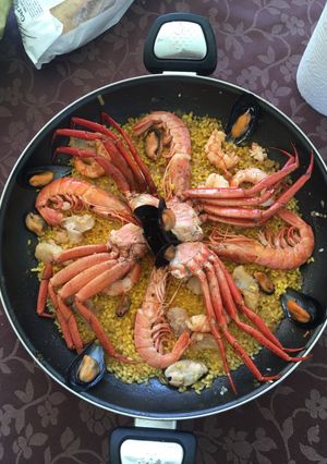 Una foto de Paella de marisco