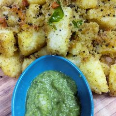 A picture of Fried idli.