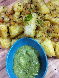A picture of Fried idli.