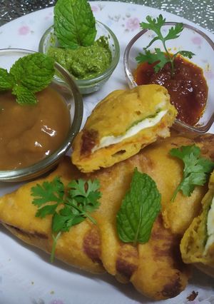 પનીર બ્રેડ પકોડા (Paneer Bread Pakoda Recipe In Gujarati) રેસીપી મુખ્ય ફોટો