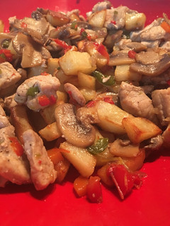 Una foto de Salteado de Lomo con verduras y papas en Turbo Cecofry 4D