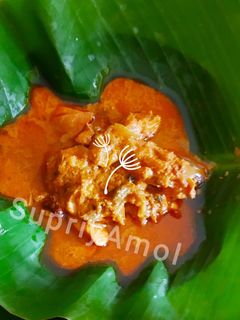 चिकन रस्सा (Chicken Curry recipe in marathi) रेसिपी चे मुख्य फोटो
