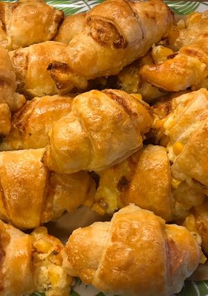 Kolbászos kukoricás krémsajtos kiflik recept fotója