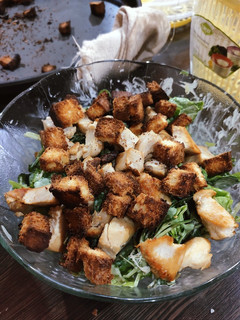 Una foto de Ensalada César fácil y muy rápida