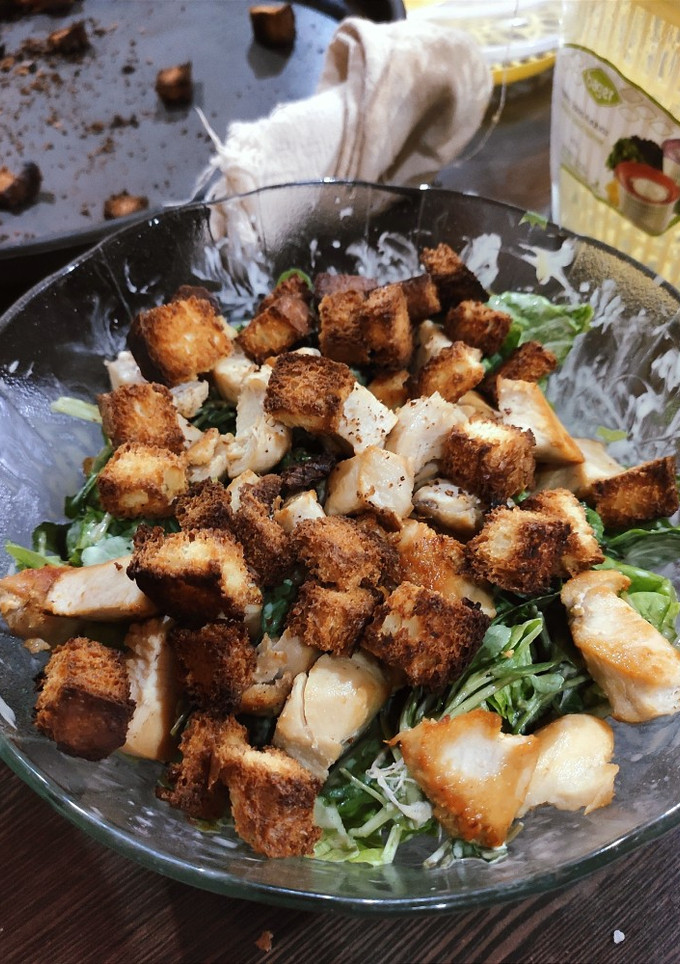 Una foto de Ensalada César fácil y muy rápida