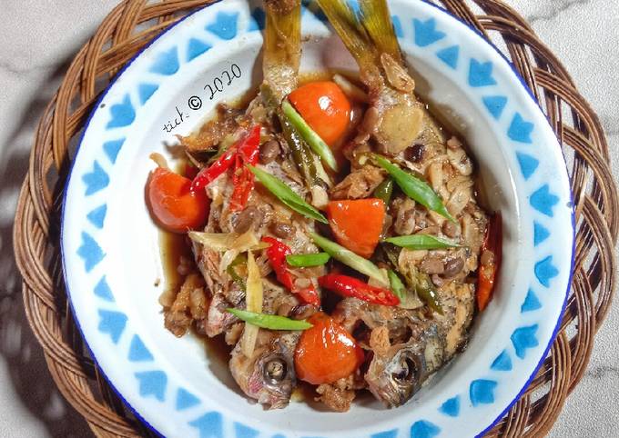 Ikan Ekor Kuning Masak Tauco