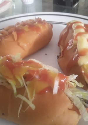 Una foto de Perritos calientes con "salchichas de 🥕zanahoria" 😜😝😊