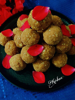A picture of Peanut Jaggery Ladoo.