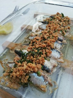 Una foto de Sardinas asadas con gremolata picante