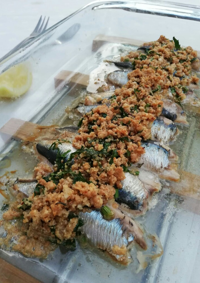 Una foto de Sardinas asadas con gremolata picante