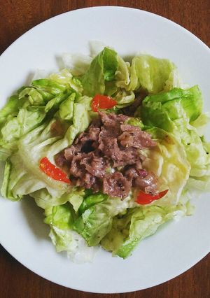 Hình của món Xà lách trộn thịt bò.