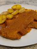 Escalopines de ternera en salsa de pimientos y tomate