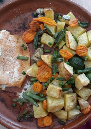 Foto principal de Salmón con verduras y patatas
