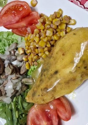 Una foto de Pechuga de pollo bañada en salsa de naranja